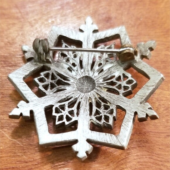 Vintage Pewter Snowflake Brooch Pin 1.4" Diameter - Picture 3 of 3